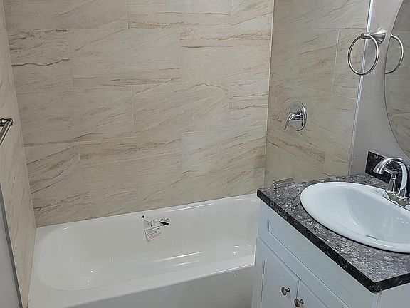 3rd image of 250 W 17th St #2