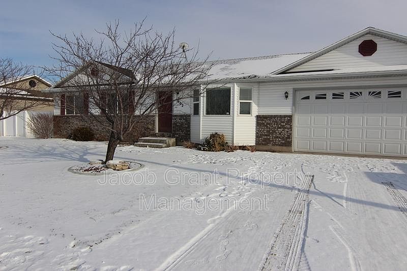 1st image of 1602 N Crimson Dr