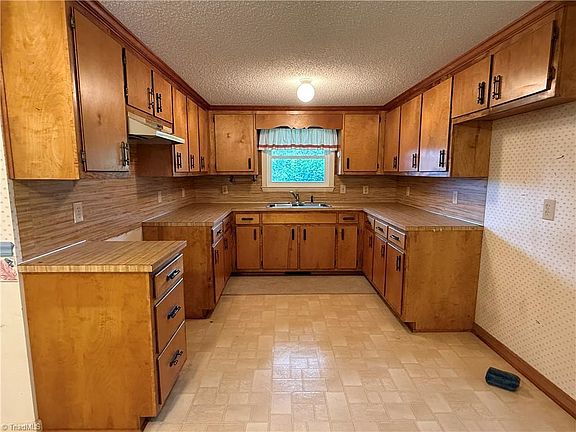 5th image of 6679 Lackey Rd