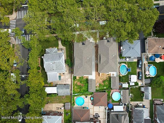 3rd image of 184 Bancroft Ave