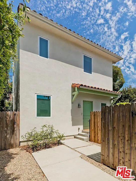 2 bed, 2.5 bath, 1200 sqft, $6,000 — Photo 2