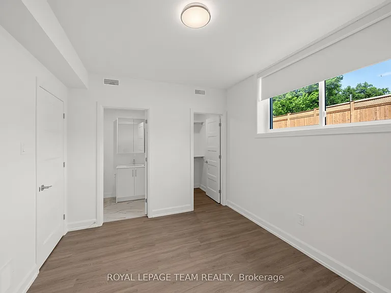 998 Hollington St #LOWER — Photo 16