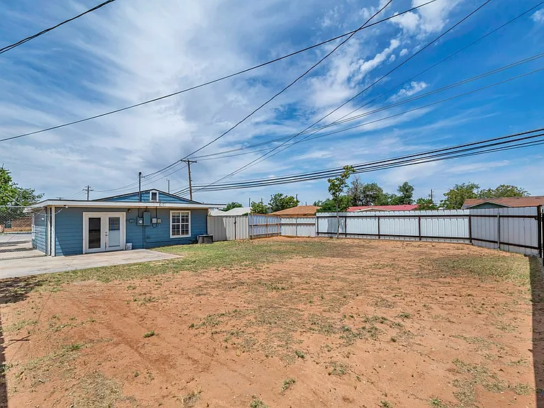 1710 N Weatherford St — Photo 39
