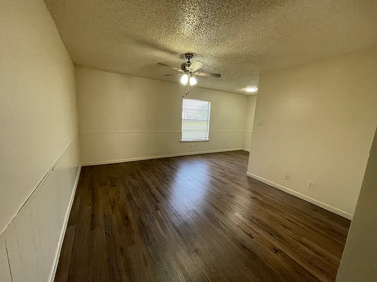 1702 Kirk Ave #104 — Photo 5