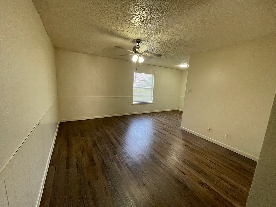 1702 Kirk Ave #104