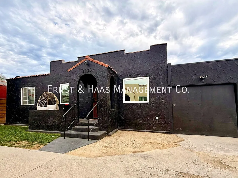 2245 Pine Ave