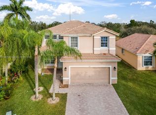 717 SW 117th Ave, Pembroke Pines, FL 33025