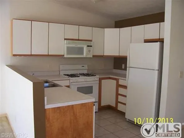 1295 Whitehall Rd Unit 5, Muskegon, MI 49445