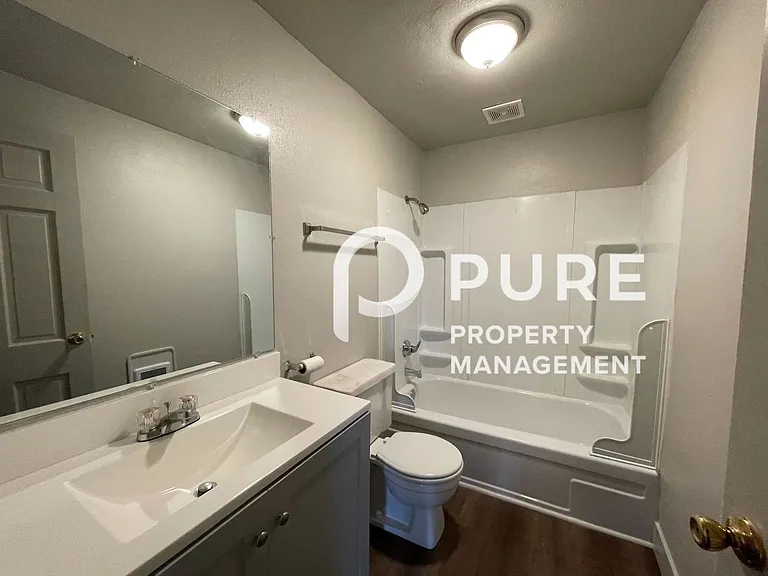 1375-01PP Burnside Manor — Photo 6