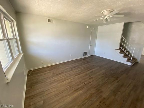 2nd image of 3833 Peach Orchard Cir
