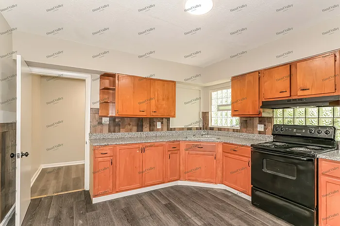 6645 Thurston Ave — Photo 6