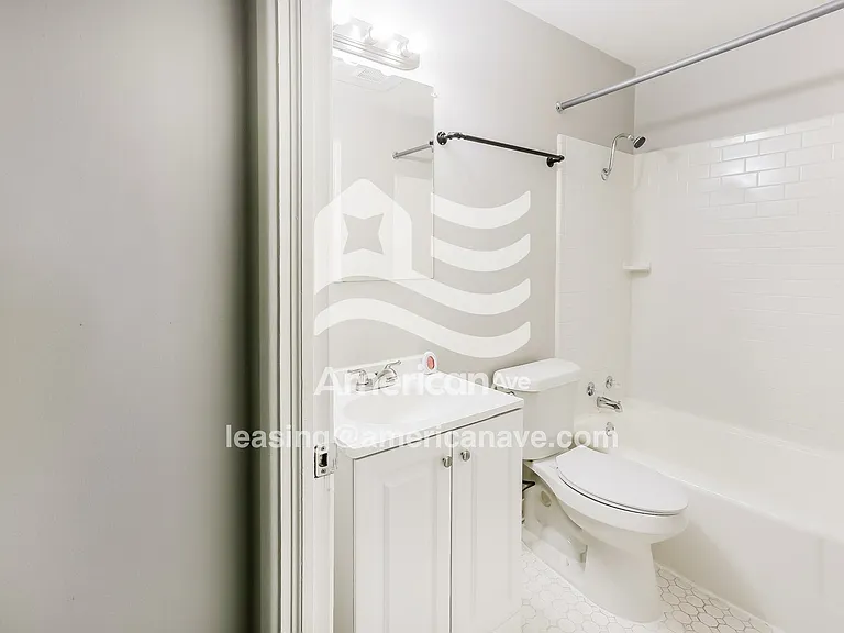 1789215_013_wm_-_bathroom_13402070.jpg