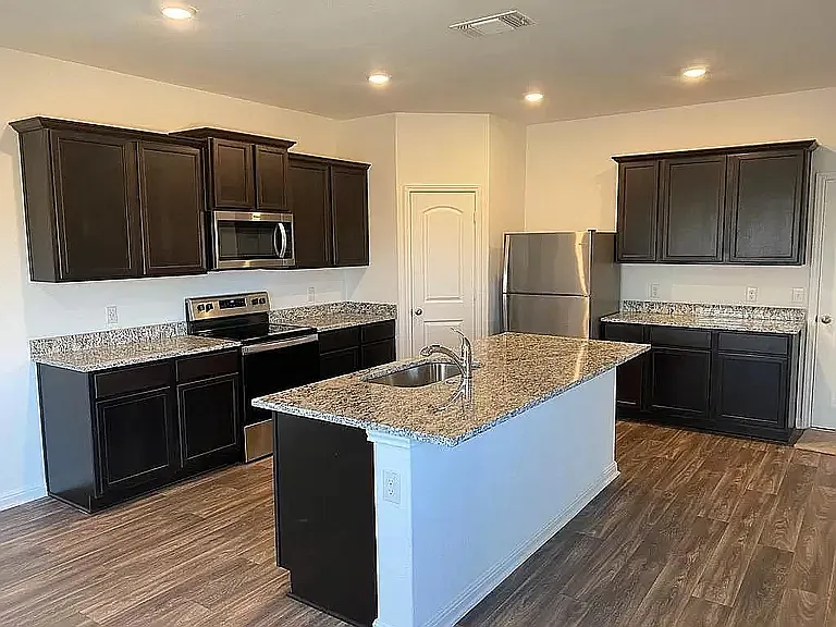 129 Fairfax Ln — Photo 4
