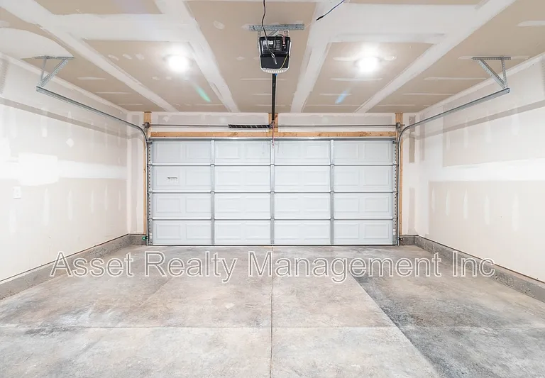 2076 Southwood Cir — Photo 19