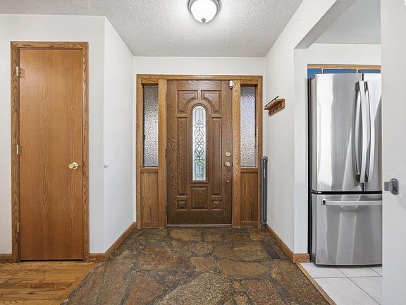 5th image of 716 W 12th St