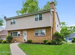 438 Hickory Dr, Itasca, IL 60143