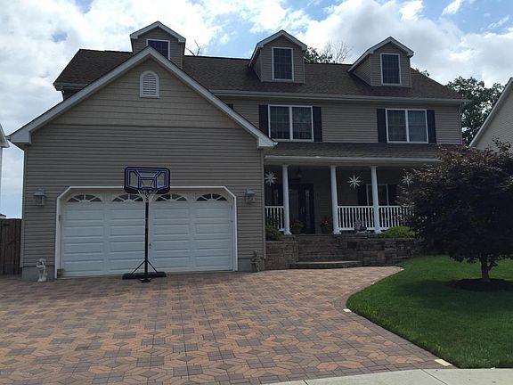 2nd image of 15 Silver Creek Ln