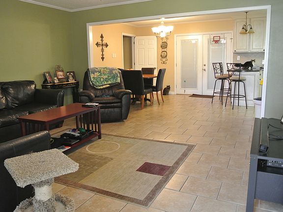 5th image of 120 Crestwood Dr
