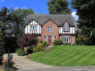 214 W Edgewood Dr, Canonsburg, PA 15317