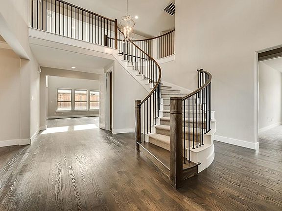 4th image of 105 Driscoll Ln