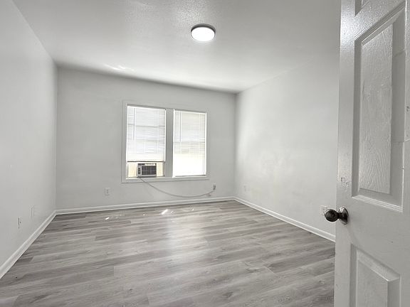 3rd image of 5029 Live Oak St #3
