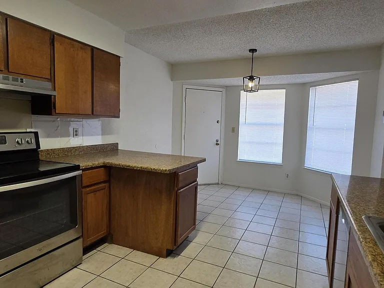 3005 Barkarian Pl — Photo 9