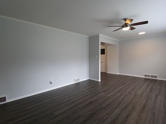 3rd image of 2722 W 76th St