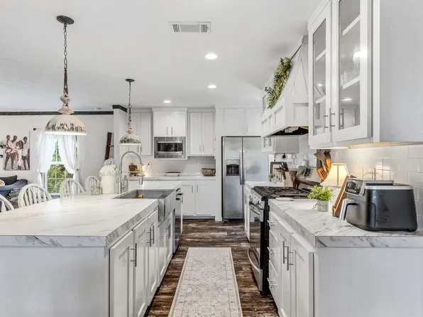 151 Hilltop Ln, Emory, TX 75440