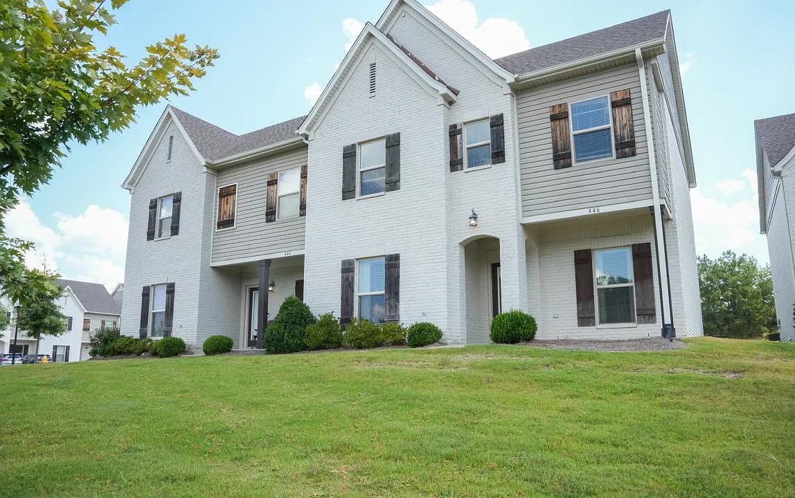 446 Walker Cir - 446 Walker Cir — Photo 1