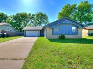 409 N Chambers Trl, Claremore, OK 74017