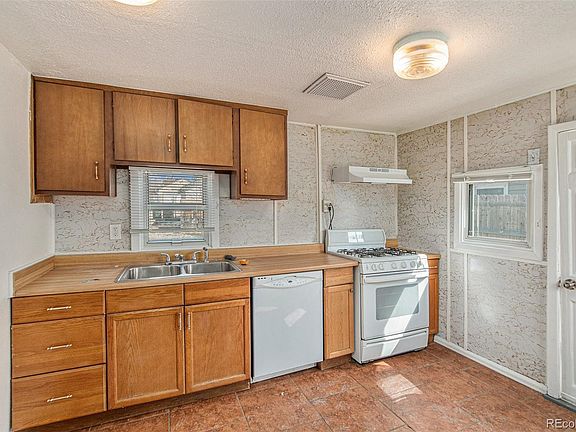 5th image of 2086 Elmira Street
