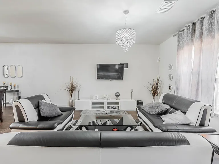 1313 Briercrest Dr — Photo 10