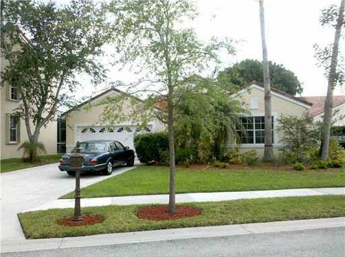 1st image of 318 Lake Crest Ct