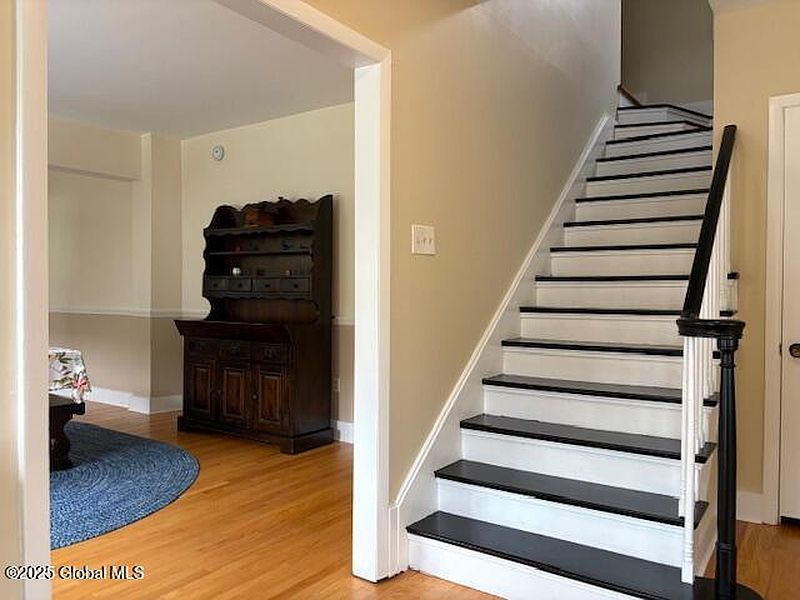 4th image of 16 Edgewood Avenue