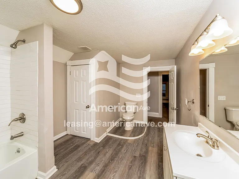 792479_011_main_bathroom_14183155.jpg