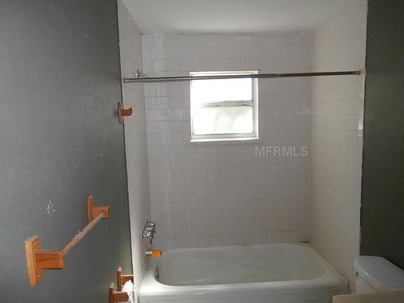 4th image of 9307 Mary Ave