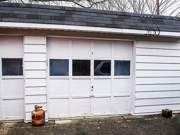 3rd image of 18915 Chagrin Blvd