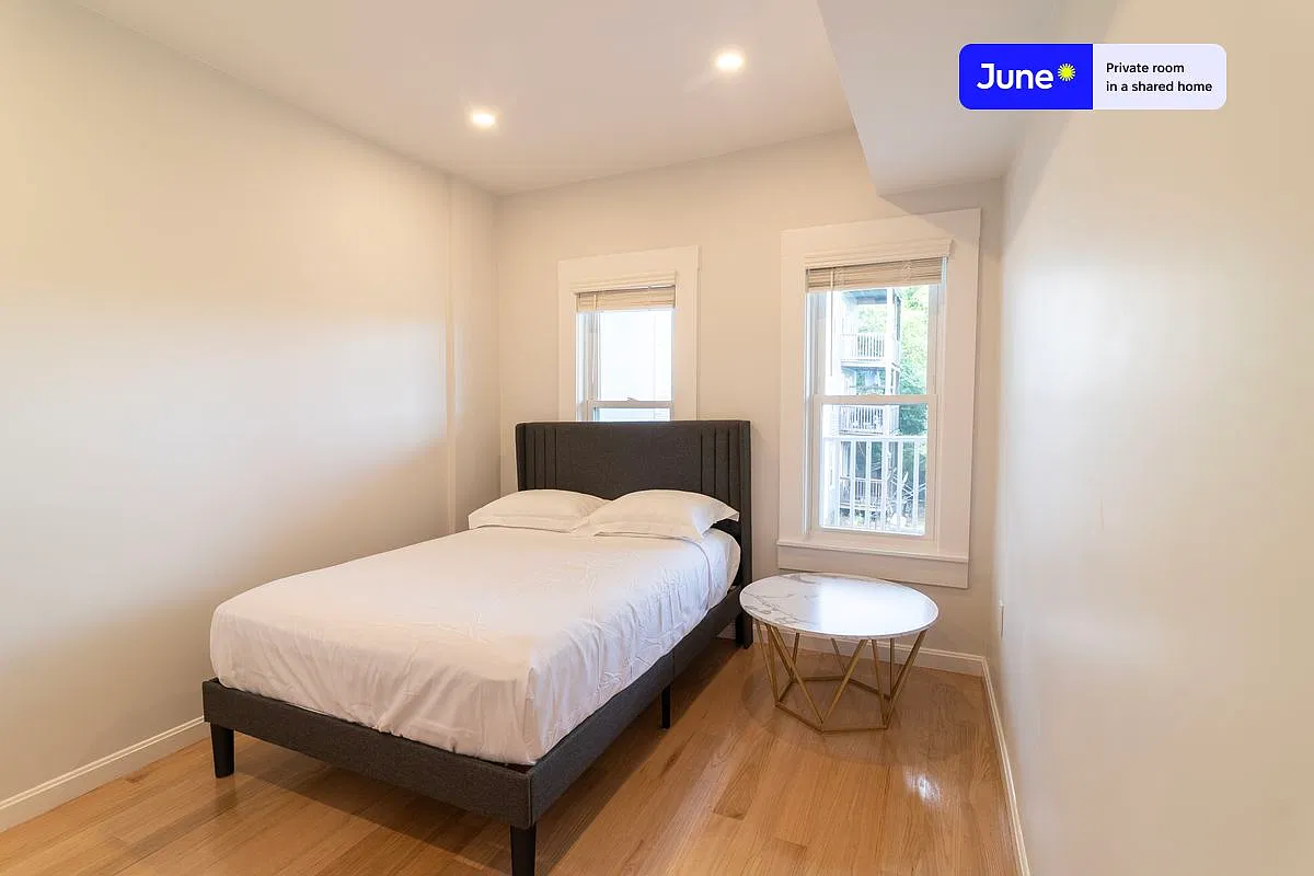 90 Mount Vernon St — Photo 1