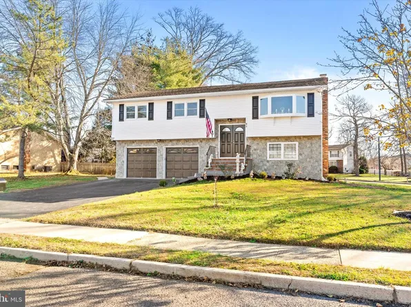 93 Tudor Dr, Hamilton, NJ 08690