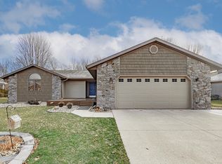 824 Lydia Dr, Warsaw, IN