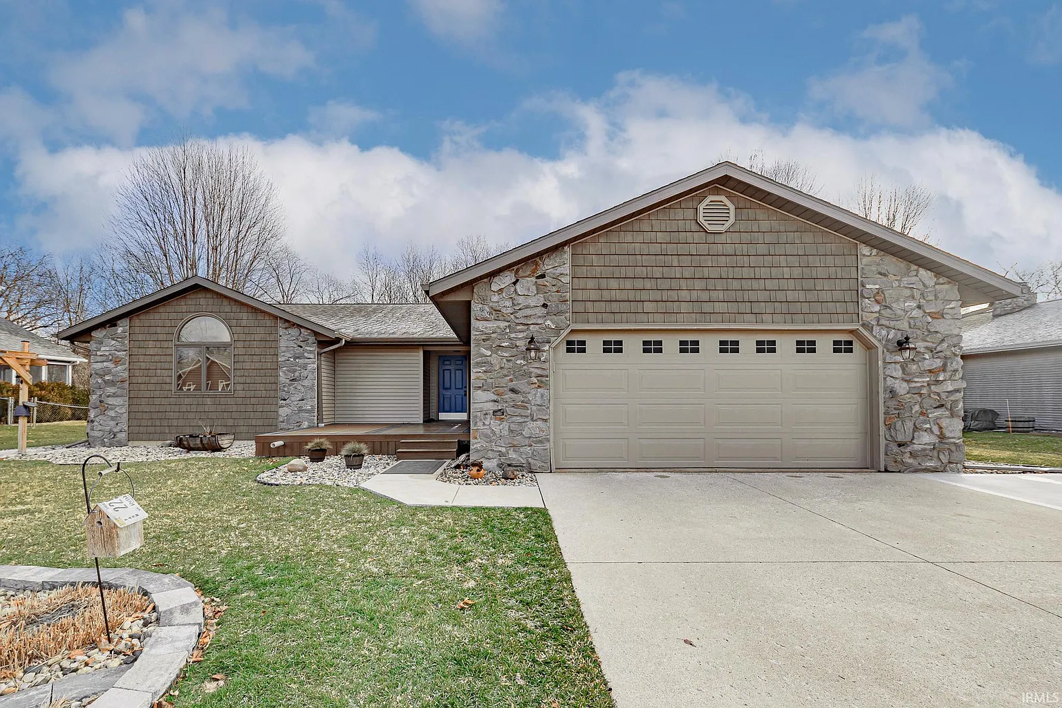 824 Lydia Dr photo 1