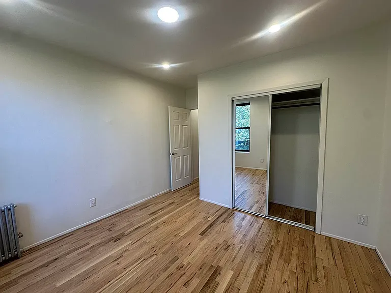 373 13th St #2R — Photo 7