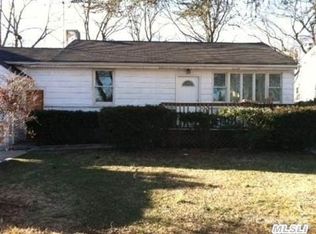 9 Healy St, Huntington, NY 11743