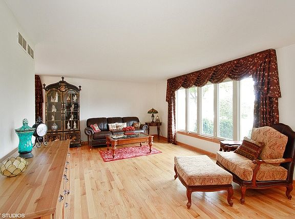 2nd image of 8719 Carriage Ln