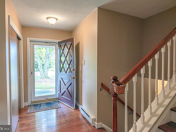 4th image of 1921 Applewood Dr