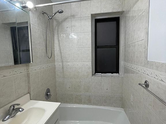3rd image of 208 E 28th St APT 2F