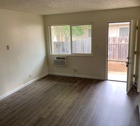 4th image of 10420 Buena Plaza Cir