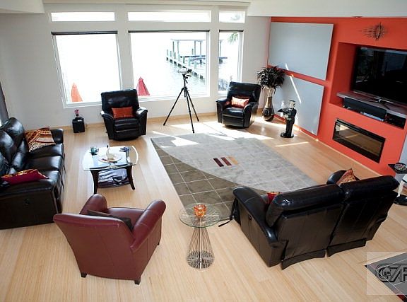 4th image of 6401 Avenue L