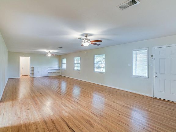 3rd image of 419 N Burnett Dr