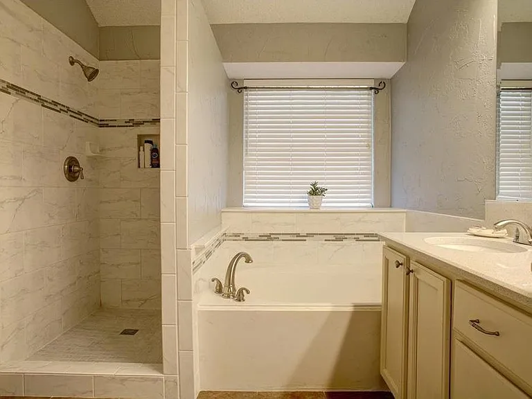 4506 Highlands Dr — Photo 1